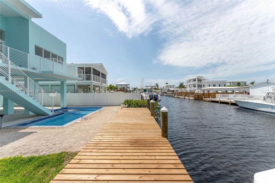 Exterior details and patio area of a home in , Key Largo (Image 4).
