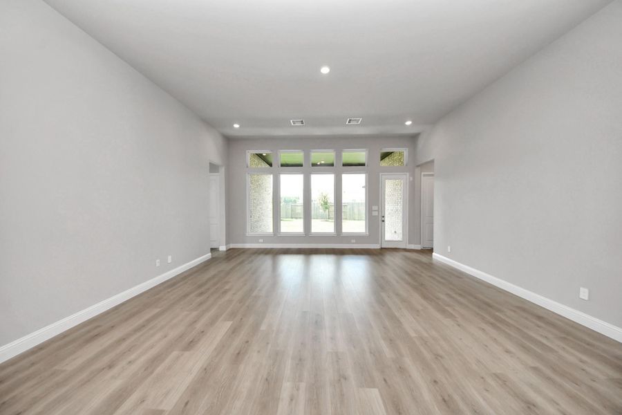 Spacious, unfurnished interior of a new home in ARTAVIA: Hilltop Collection, Conroe (Image 11). Spacious, unfurnished interior of a new home in ARTAVIA: Hilltop Collection, Conroe (Image 11).