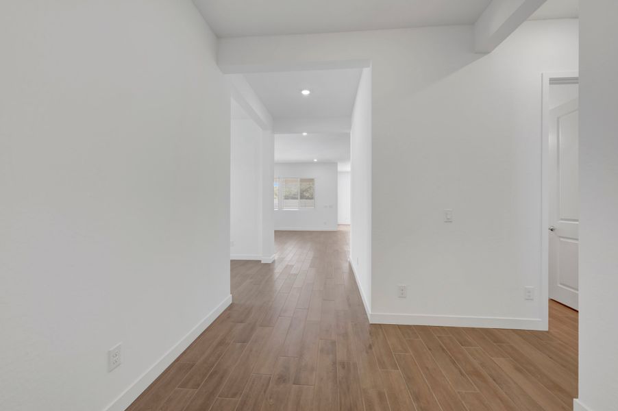 Spacious, unfurnished interior of a new home in Terraza, San Tan Valley (Image 26).