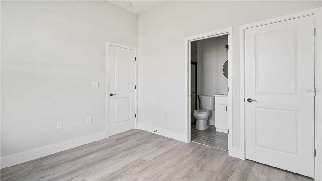 Spacious, unfurnished interior of a new home in , Ocala (Image 32).
