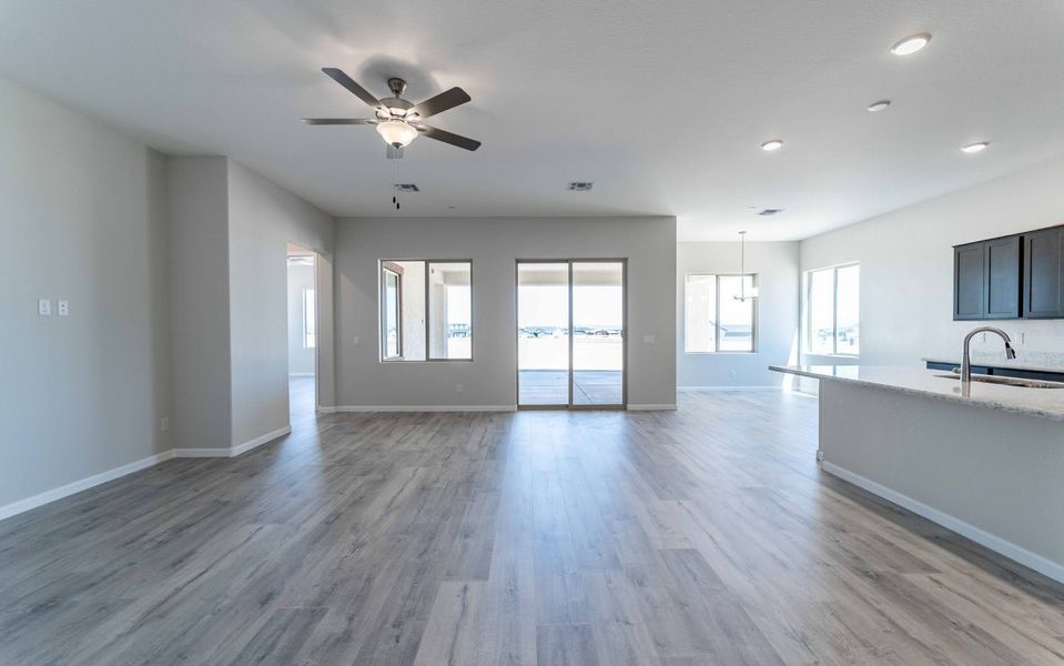 Spacious, unfurnished interior of a new home in Heritage Pointe, Chino Valley (Image 12).