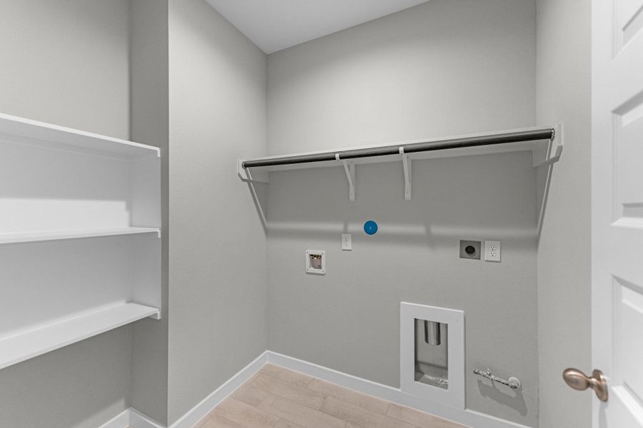 Spacious, unfurnished interior of a new home in Briarwood Crossing, Rosenberg (Image 23).