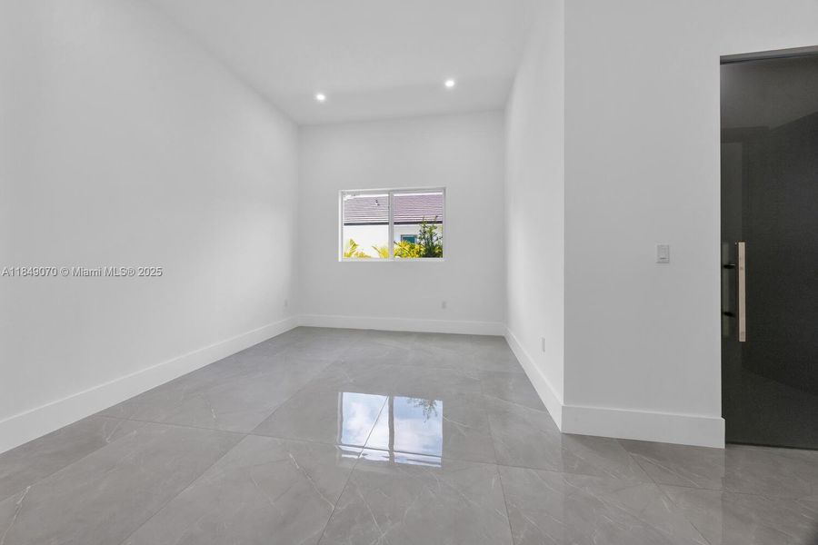 Spacious, unfurnished interior of a new home in , Miami (Image 18).