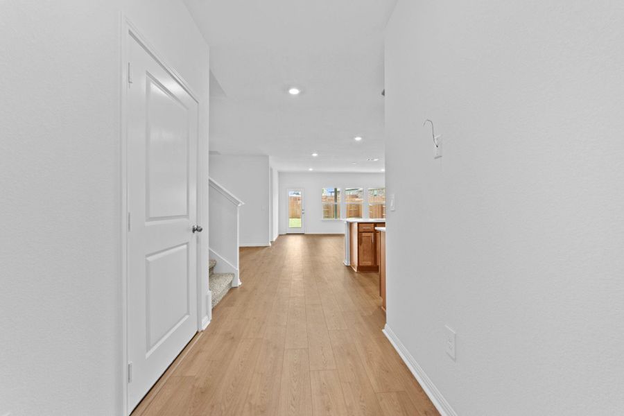 Spacious, unfurnished interior of a new home in Bar W Ranch, Leander (Image 20).