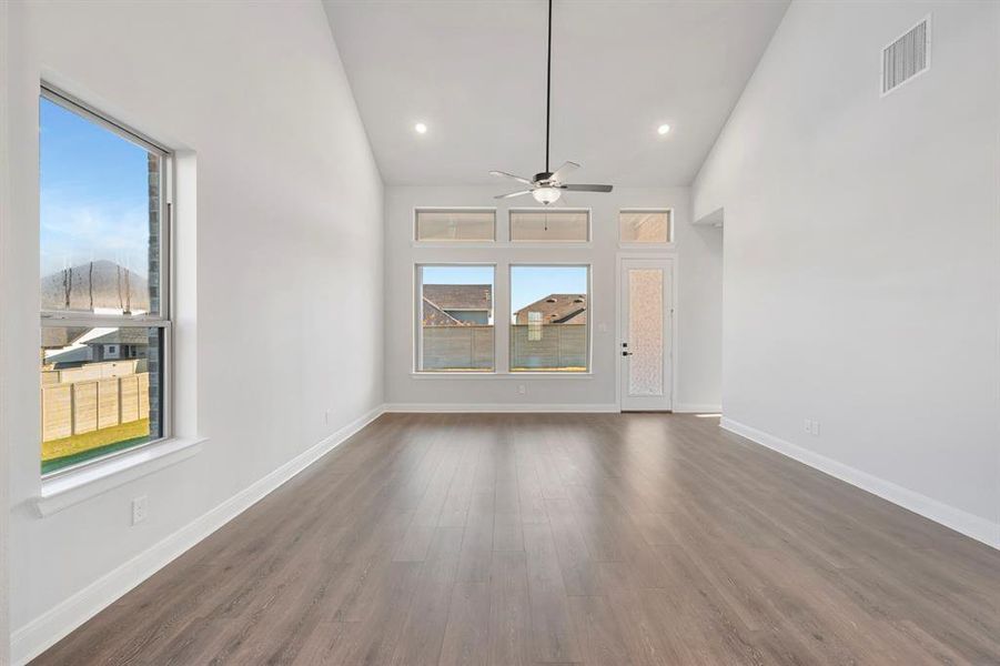 Spacious, unfurnished interior of a new home in Treeline, Justin (Image 29).