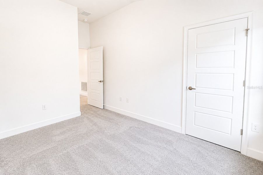 Spacious, unfurnished interior of a new home in Harmony Central, St. Cloud (Image 25).