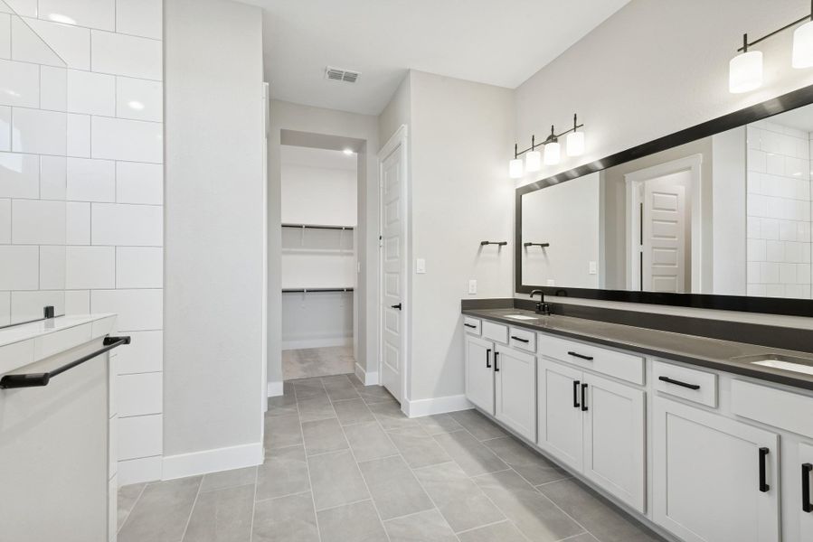 Furnished interior view inside a new home in , Katy (Image 13).