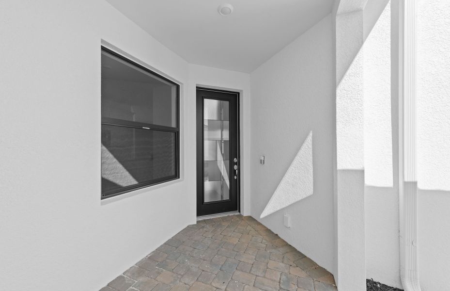 Spacious, unfurnished interior of a new home in Del Webb Catalina, Lakewood Ranch (Image 13).