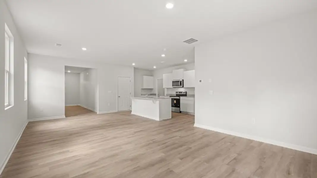 Spacious, unfurnished interior of a new home in Northberry, Rome (Image 17).