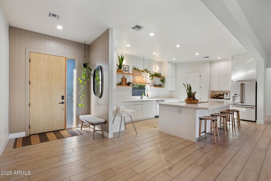 Foyer / Kitchen Foyer / Kitchen