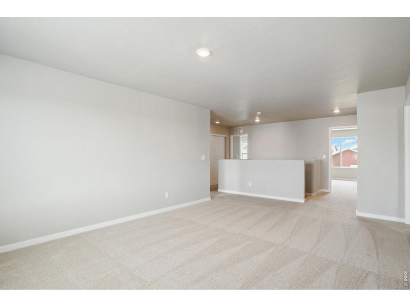 Spacious, unfurnished interior of a new home in , Severance (Image 12).