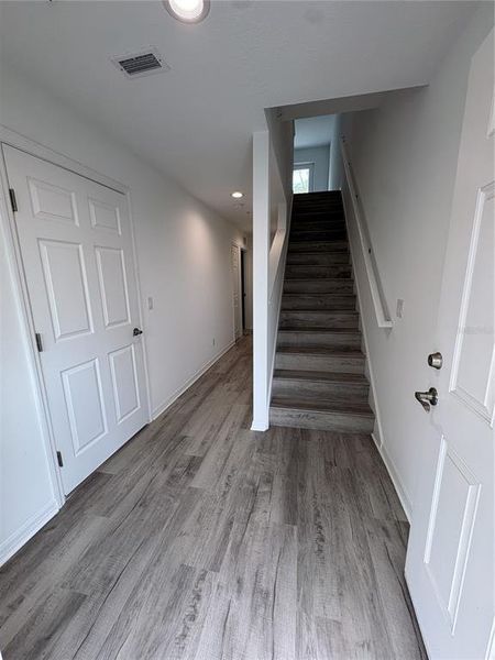 Spacious, unfurnished interior of a new home in , Bradenton (Image 6).