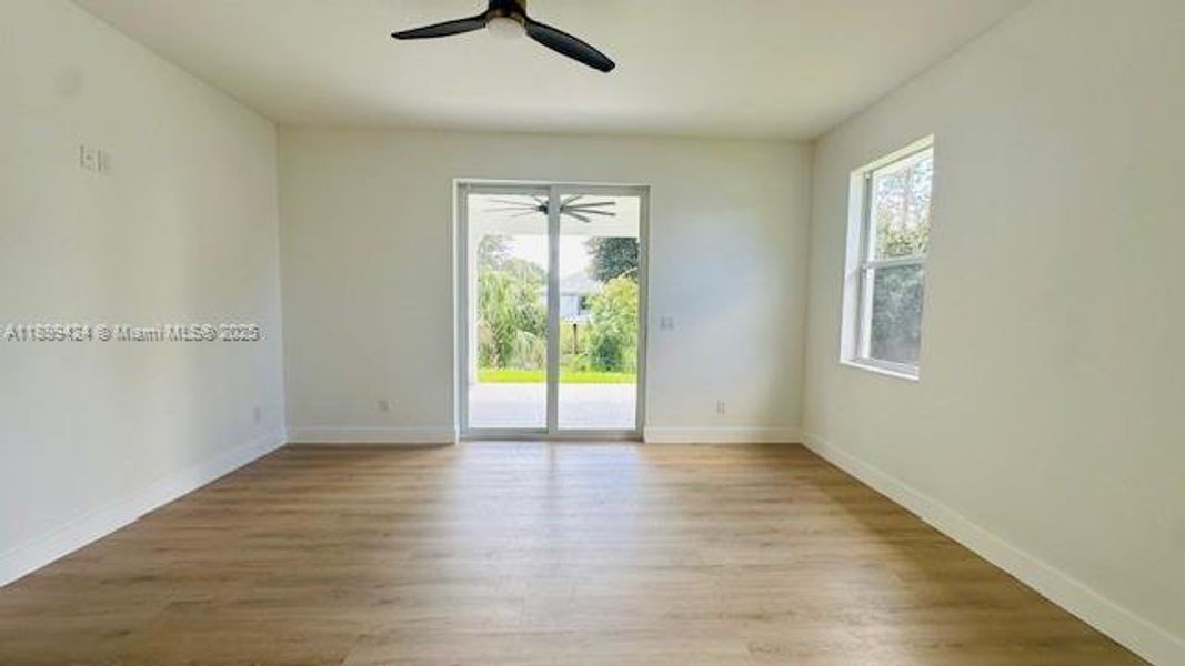 Spacious, unfurnished interior of a new home in , Lake Placid (Image 23).