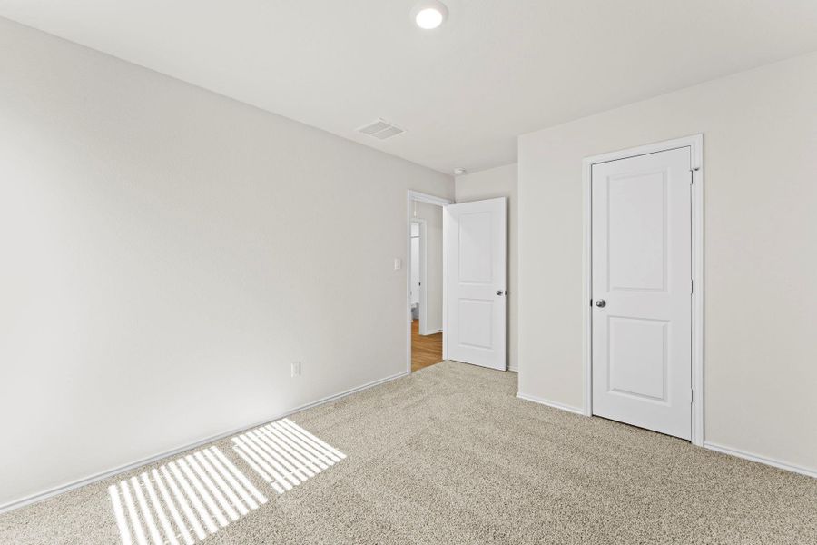 Spacious, unfurnished interior of a new home in Bollinger, Maxwell (Image 23).