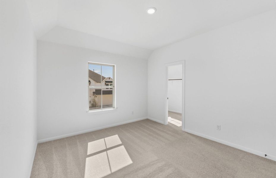 Spacious, unfurnished interior of a new home in Bluffview Reserve, Leander (Image 34).