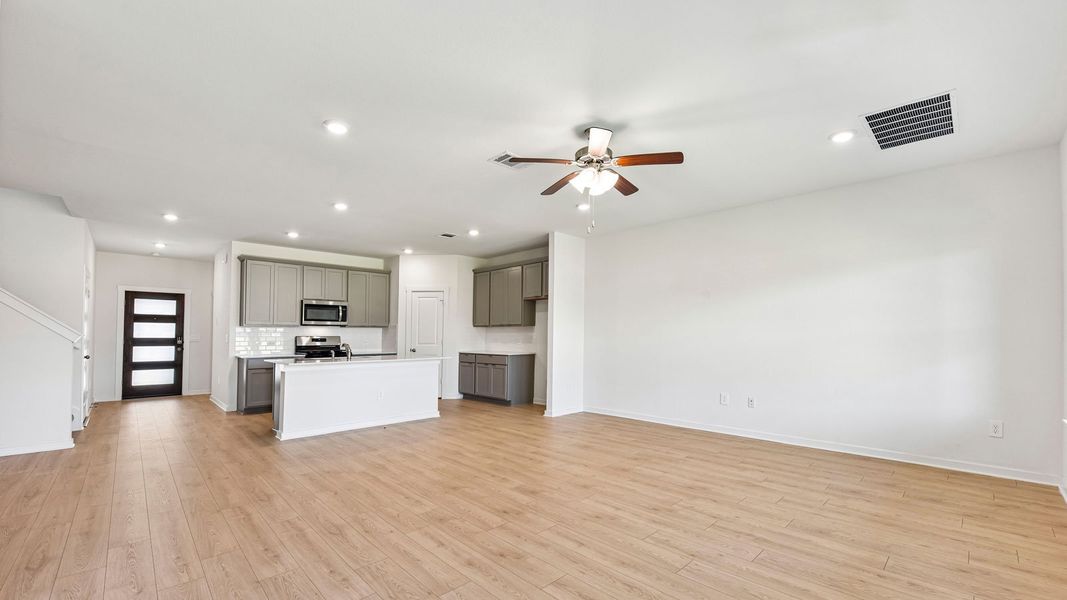 Spacious, unfurnished interior of a new home in Monarch Ranch, Manor (Image 26).