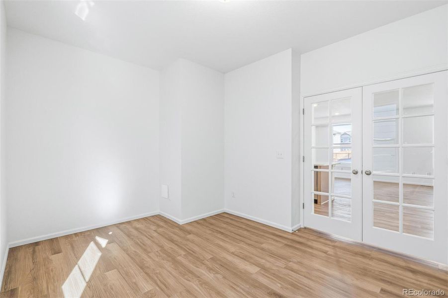 Spacious, unfurnished interior of a new home in Legato, Commerce City (Image 18).