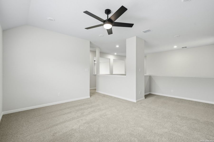 Spacious, unfurnished interior of a new home in Cinco Lakes, San Antonio (Image 16).