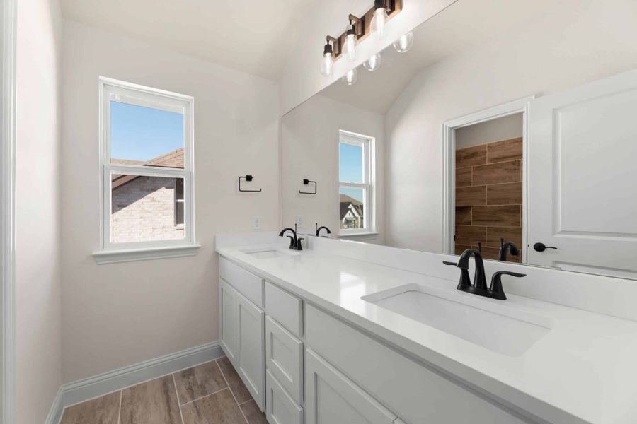 Representative furnished interior of a home built from the Kirby by UnionMain Homes in Lake Breeze, Lavon (Image 7).