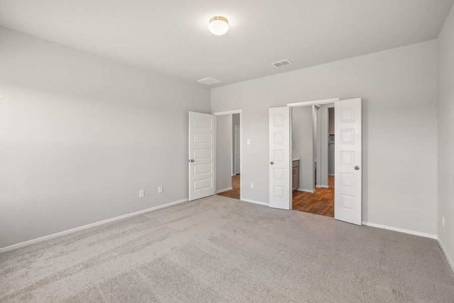 Spacious, unfurnished interior of a new home in Cloverleaf, Austin (Image 17). Spacious, unfurnished interior of a new home in Cloverleaf, Austin (Image 17).