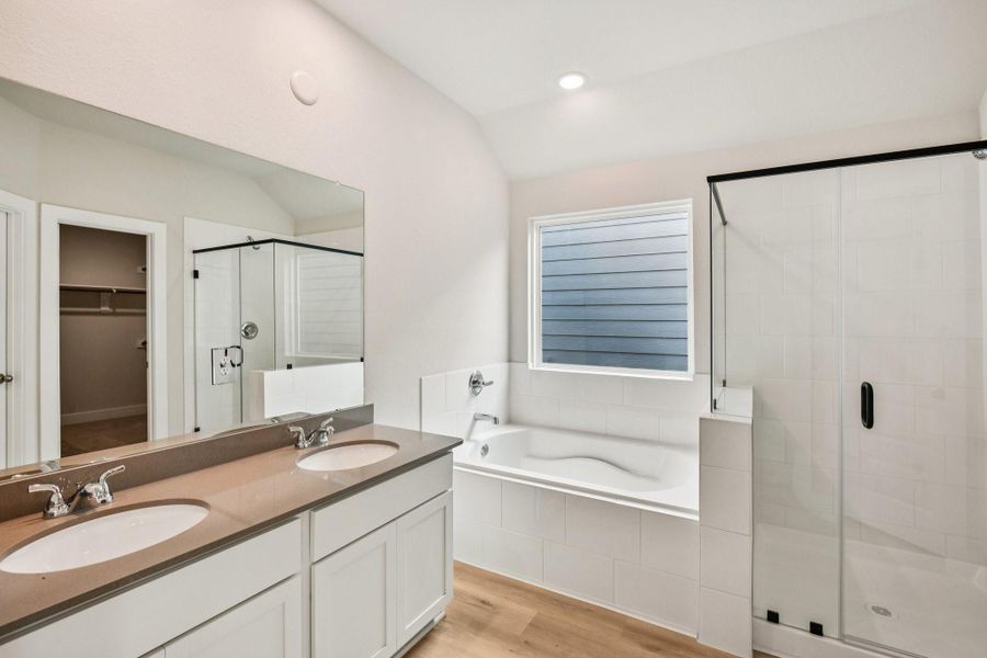 Furnished interior view inside a new home in Alicante, Houston (Image 10).