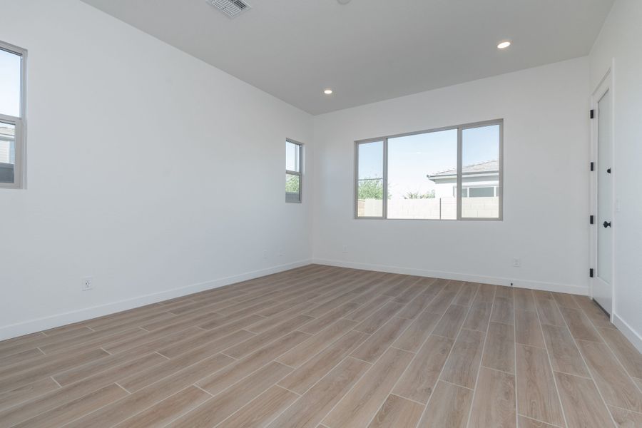 Spacious, unfurnished interior of a new home in Waterston Central, Gilbert (Image 12).