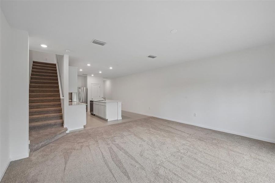 Spacious, unfurnished interior of a new home in , Sarasota (Image 36).