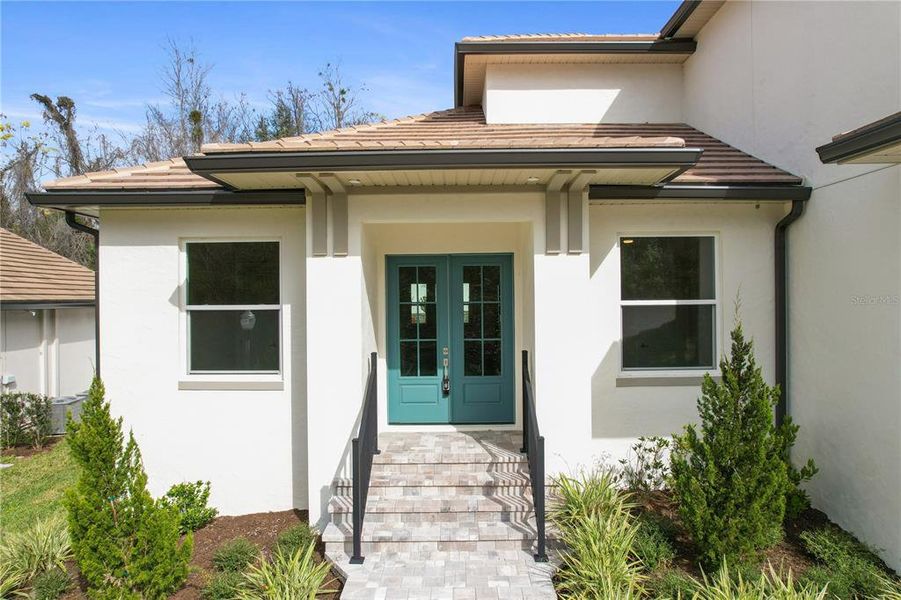 Exterior details and patio area of a home in , Apopka (Image 3).