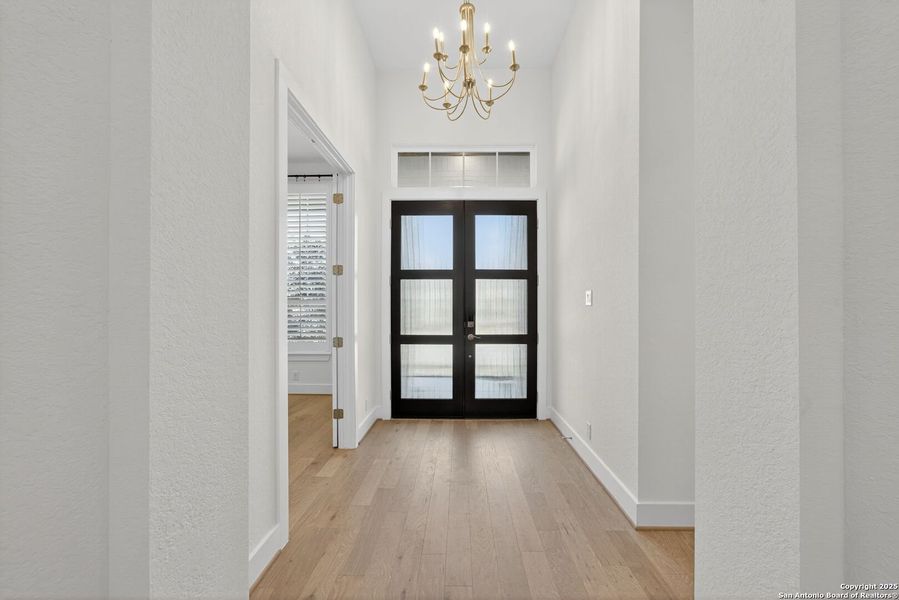Spacious, unfurnished interior of a new home in Front Gate in Fair Oaks Ranch, Fair Oaks Ranch (Image 42). Spacious, unfurnished interior of a new home in Front Gate in Fair Oaks Ranch, Fair Oaks Ranch (Image 42).