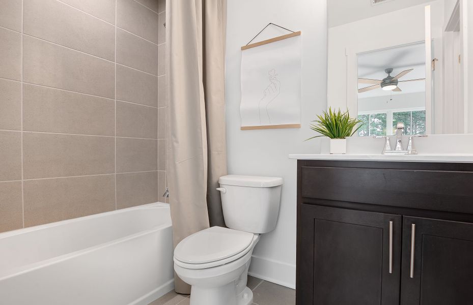 Representative furnished interior of a home built from the Woodward by Pulte Homes in Ashworth Estates, Powder Springs (Image 19).