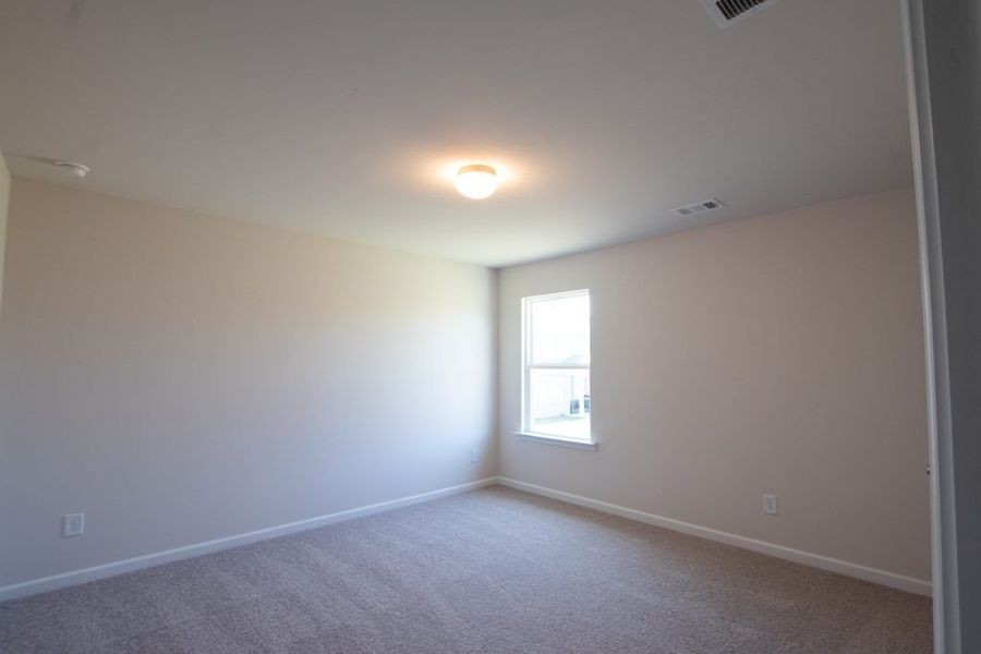 Spacious, unfurnished interior of a new home in Creekside Landing, Dallas (Image 49).