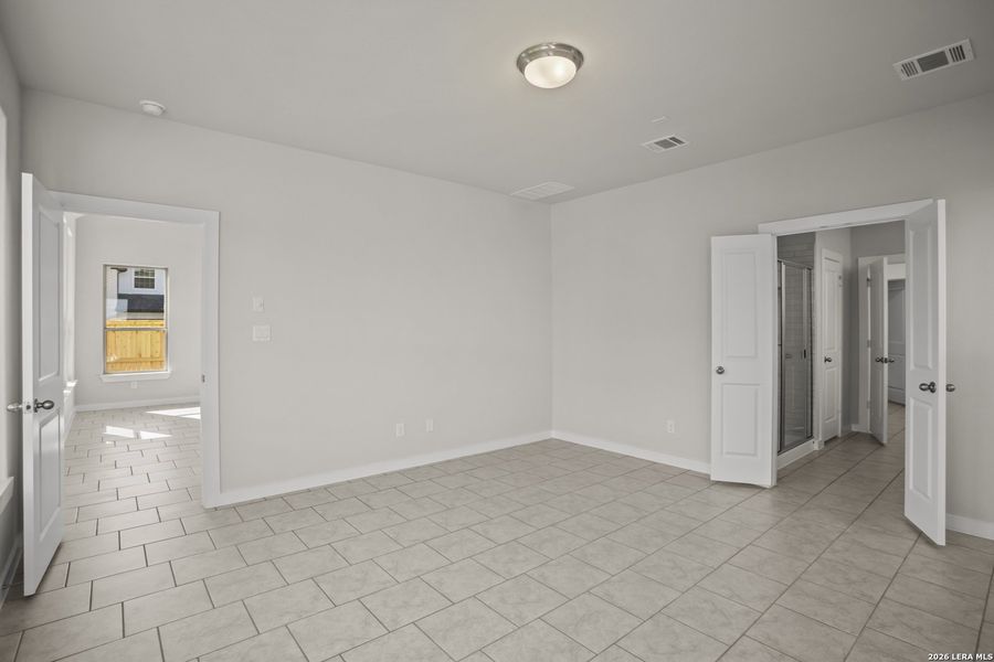 Spacious, unfurnished interior of a new home in Stillwater Ranch, San Antonio (Image 29).