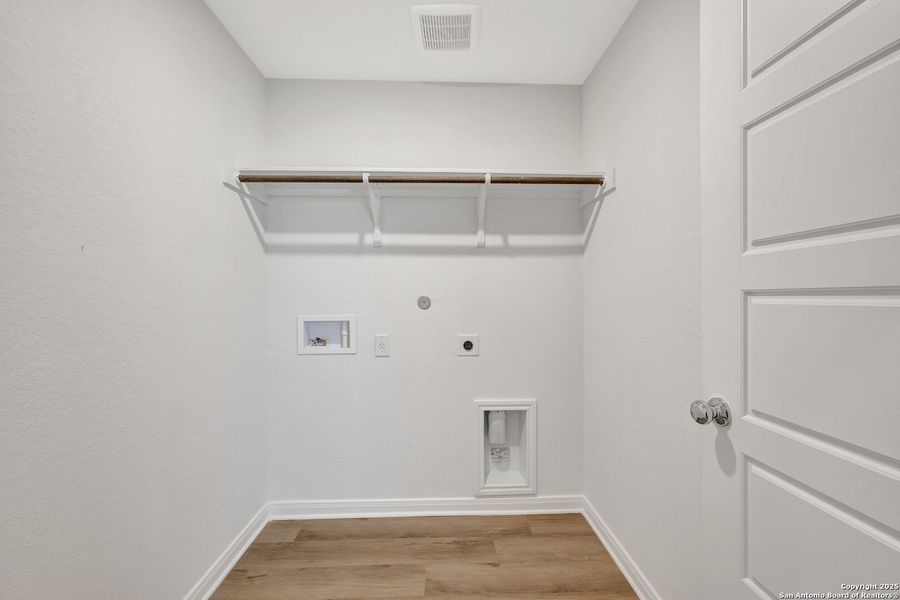 Spacious, unfurnished interior of a new home in Park Place, New Braunfels (Image 37). Spacious, unfurnished interior of a new home in Park Place, New Braunfels (Image 37).