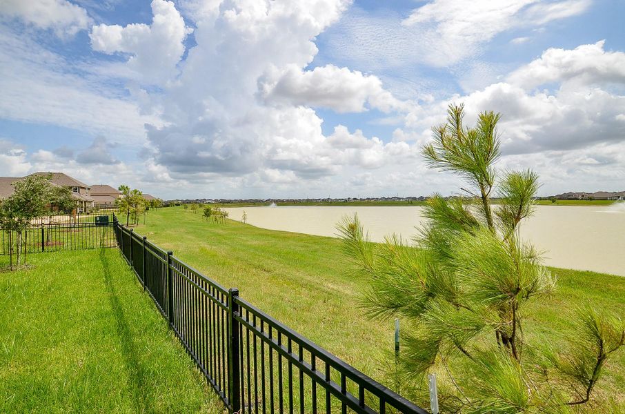 Image 32 of a home in Sunterra.