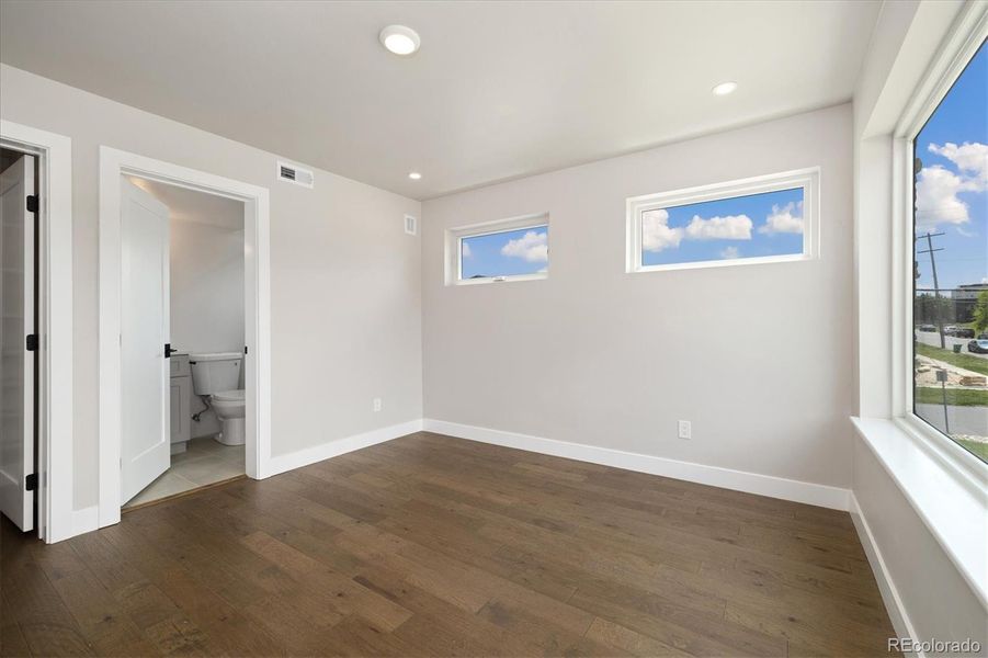 Spacious, unfurnished interior of a new home in , Denver (Image 18).