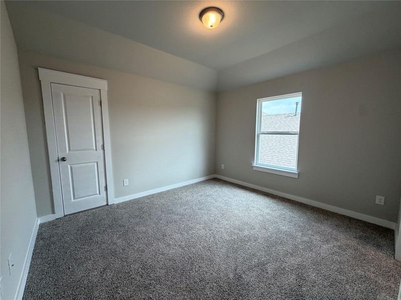 Spacious, unfurnished interior of a new home in Creeks Crossing, Elgin (Image 3).