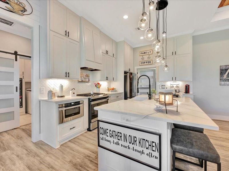 Furnished interior view inside a new home in , Diboll (Image 17).