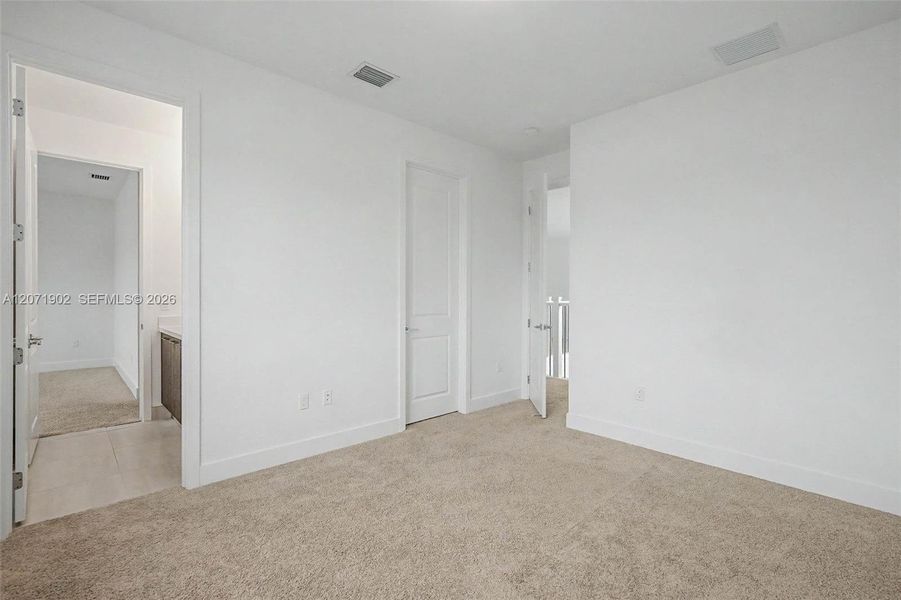 Spacious, unfurnished interior of a new home in , Davie (Image 21).