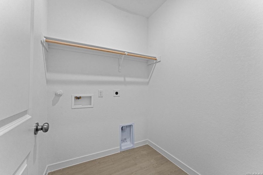 Spacious, unfurnished interior of a new home in Sky Ranch, New Braunfels (Image 27).