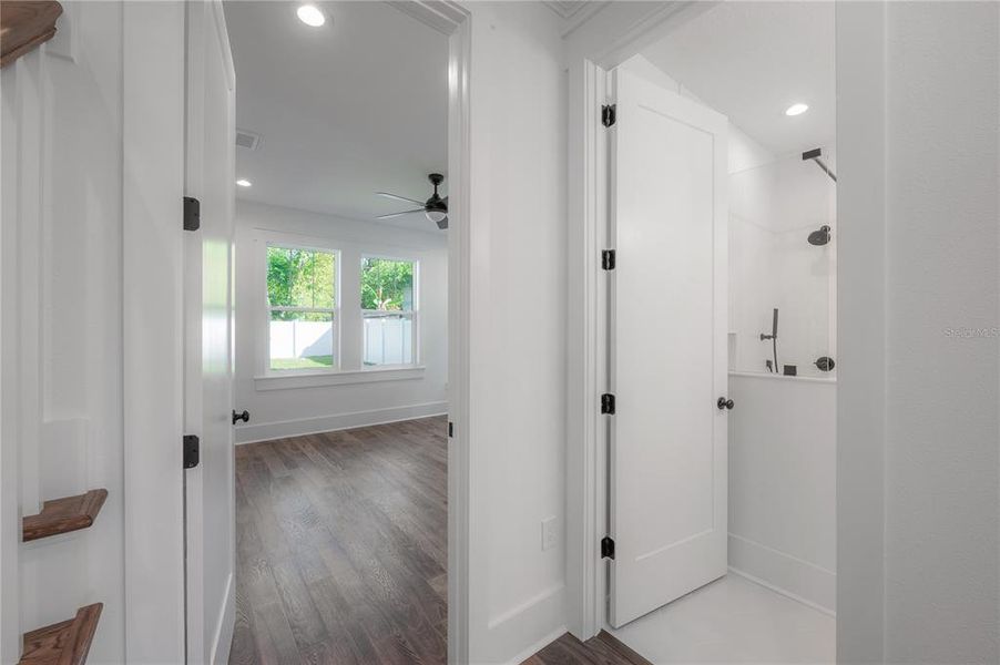 Spacious, unfurnished interior of a new home in , Tampa (Image 21).