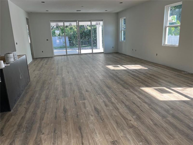 Spacious, unfurnished interior of a new home in , Sarasota (Image 14).