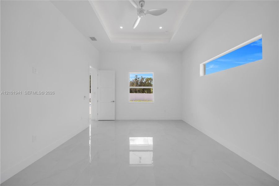 Spacious, unfurnished interior of a new home in , Lehigh Acres (Image 17).
