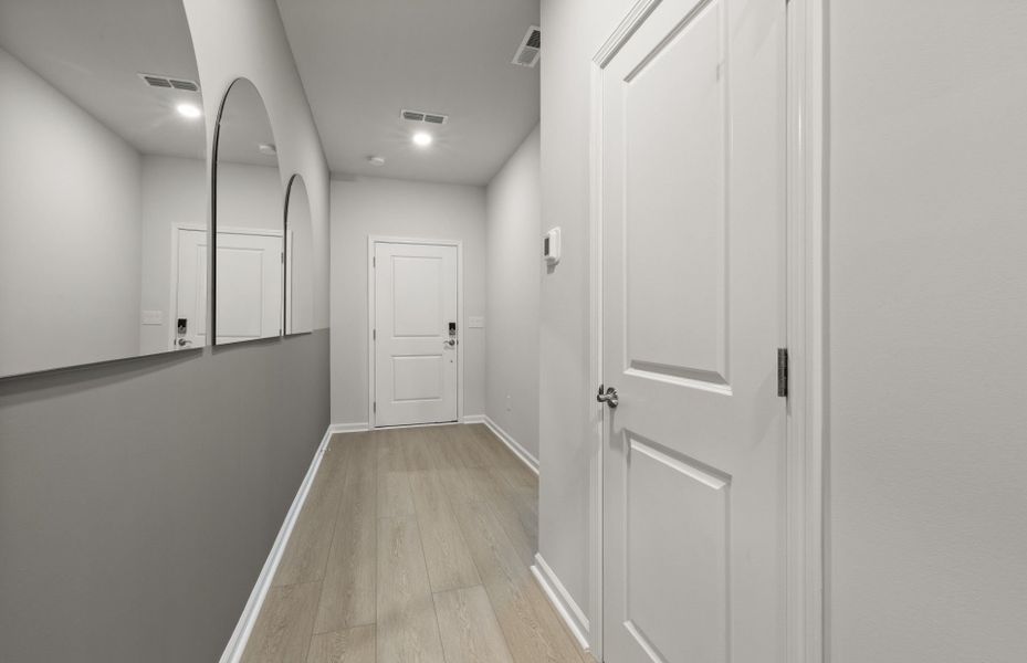 Spacious, unfurnished interior of a new home in Lakeside Townes at Riverlights, Wilmington (Image 14).