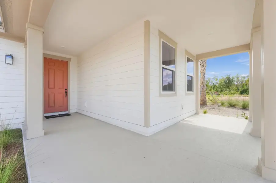 Exterior details and patio area of a home in Weslyn Park, St. Cloud (Image 3).