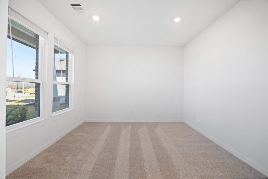 Spacious, unfurnished interior of a new home in Ashland, Houston (Image 21).