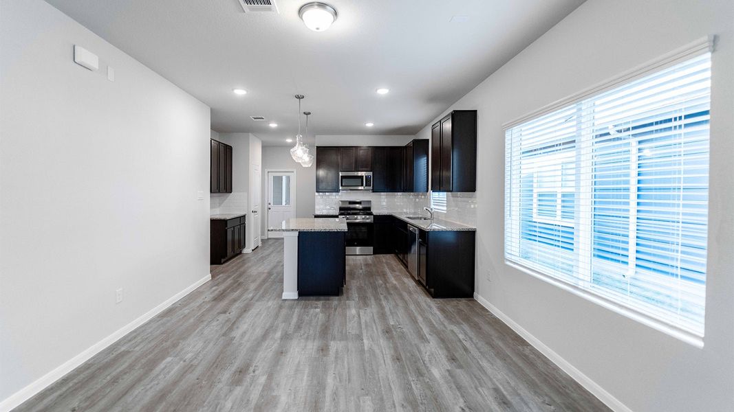 Image 15 of a home in Paramount.