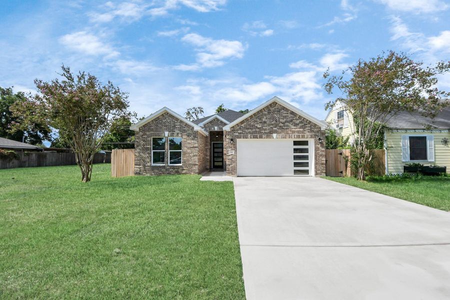 Front exterior of a new home in , La Porte, TX, highlighting curb appeal (Image 25). Front exterior of a new home in , La Porte, TX, highlighting curb appeal (Image 25).