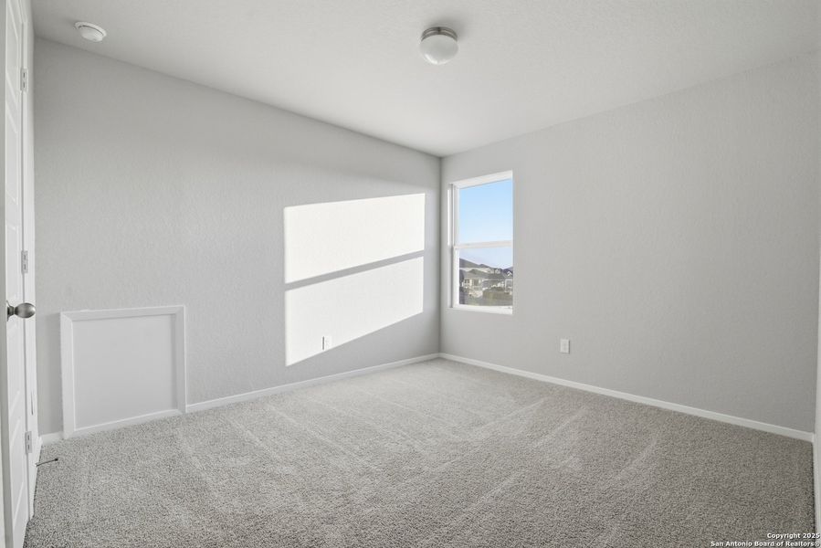 Spacious, unfurnished interior of a new home in Hunters Ranch, San Antonio (Image 21).