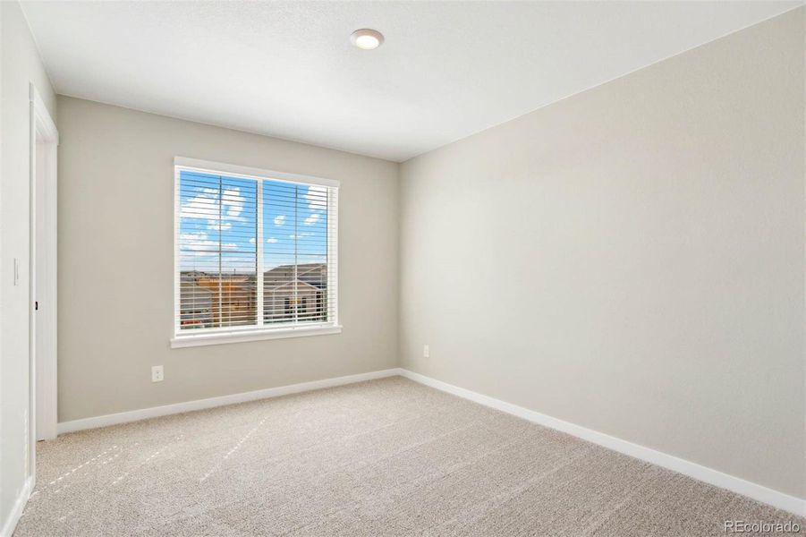 Spacious, unfurnished interior of a new home in Second Creek Farm, Commerce City (Image 9).