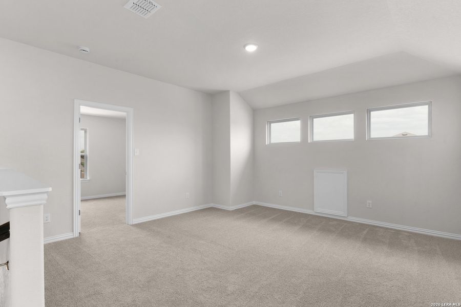 Spacious, unfurnished interior of a new home in Casinas at Gruene, New Braunfels (Image 12).